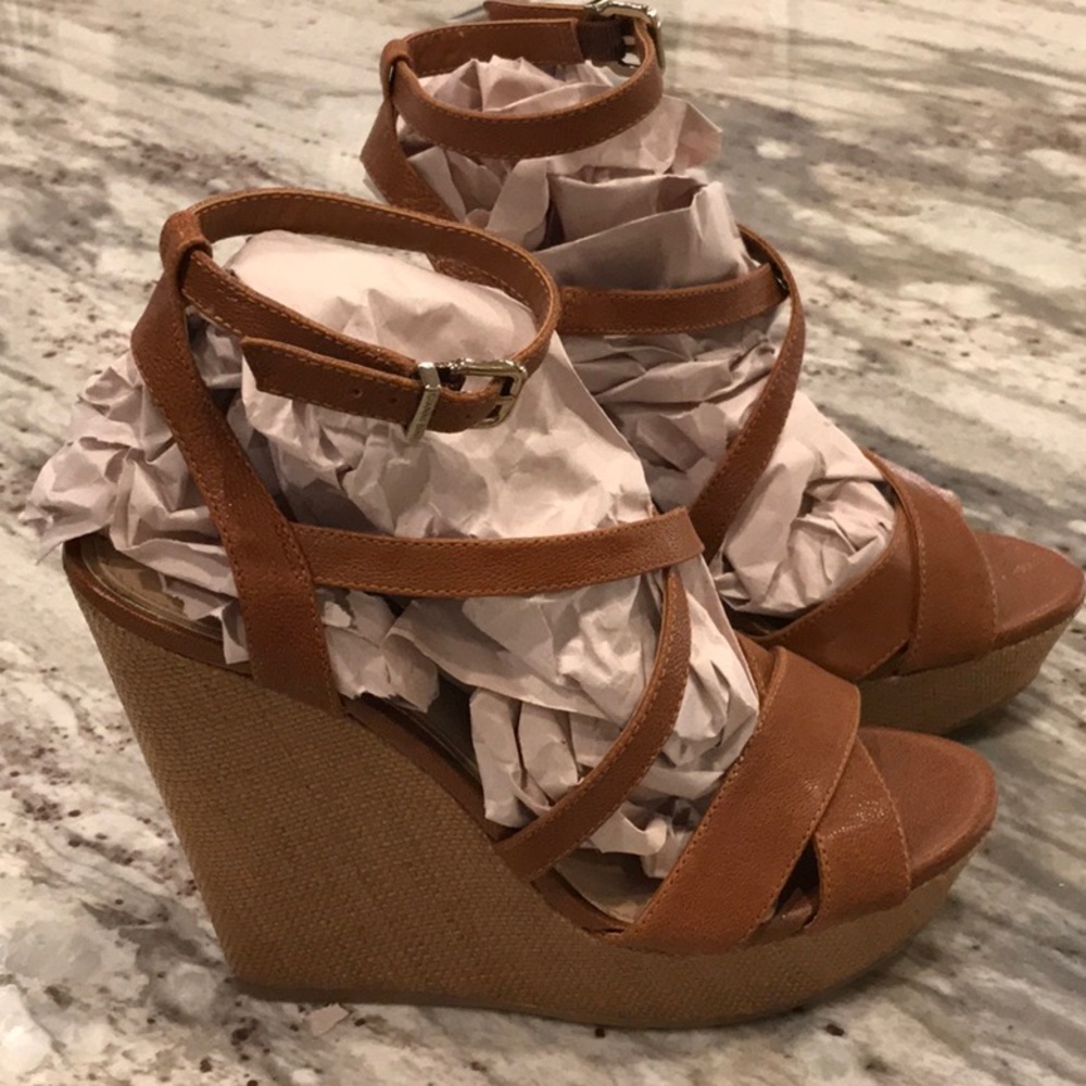 Gianni Bini Platform Sandals 8